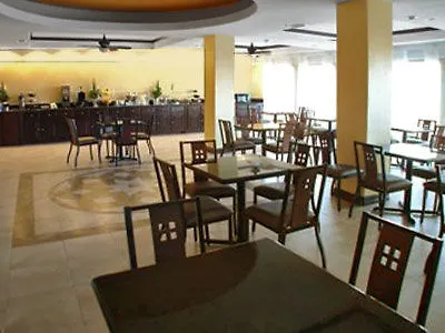 Super 8 By Wyndham Hidalgo/Mcallen Area