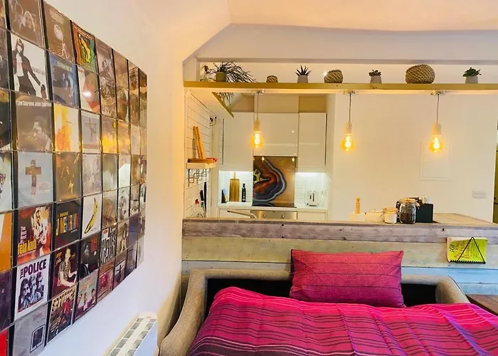 3 Bed Apartment/Explore The Area/Enjoy Our Pub