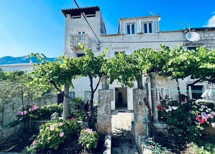 Jakov Apartments