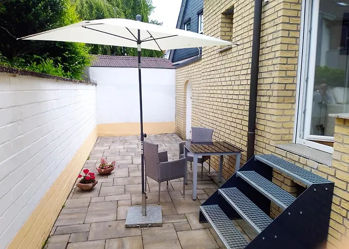 Zentrale ruhige Lage mit Parkplatz und Terrasse