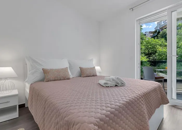 Central Makarska - Apartments Santric