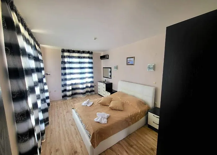 Dilov Apartments In Yalta Golden Sands