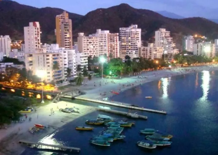 Apartamento En El Rodadero, Confortable Y Amplio, Con Vista Al Mar, A 80Mt De La Playa, Delamar Apartmet