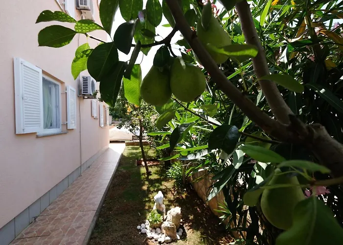 Apartments Coral, Klimno, Island Krk