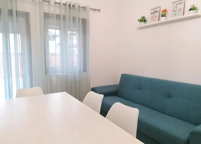 Trajadinha B In Caminha