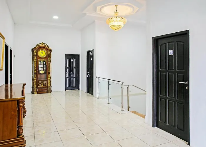 Oyo 90221 Makarim Guest House Syariah