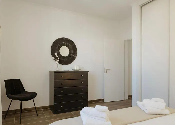 Casa da Lota 1º, by Casas do Verão