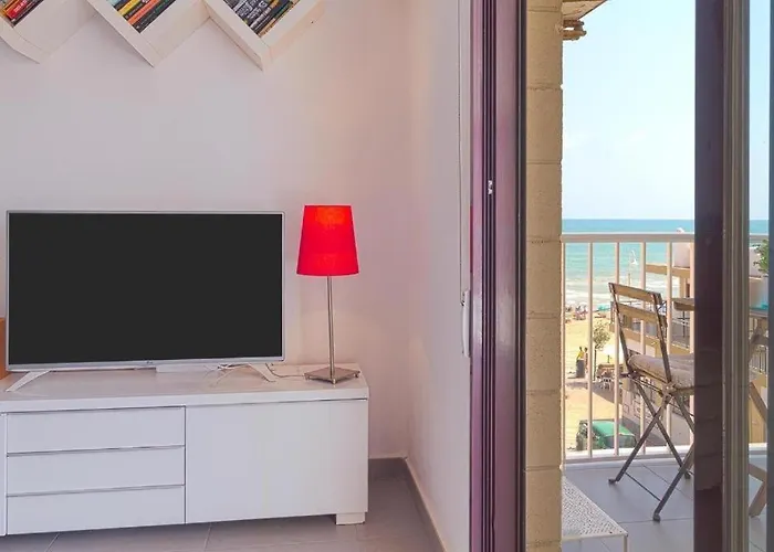 Seaview modern beach apartment