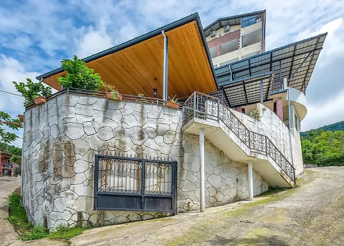 Hotel Mandarinebi
