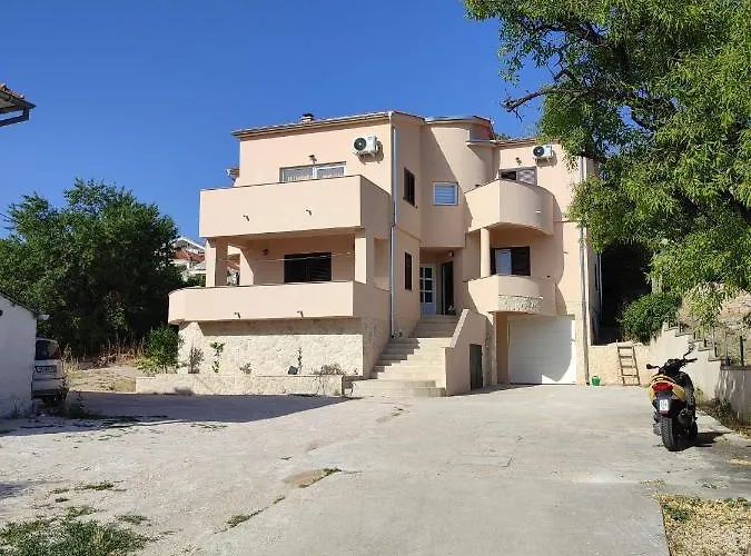 Apartments V&V-Murter Hideaway