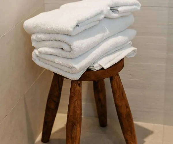 Dock 1 Suites