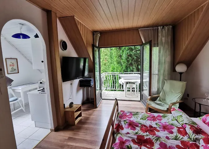 Kameleon Apartmanhaz Ev Toeltessel