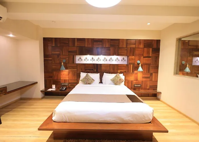 Hotel Rs Exclusive Stay & Fine Dine - Near To Akola Junction