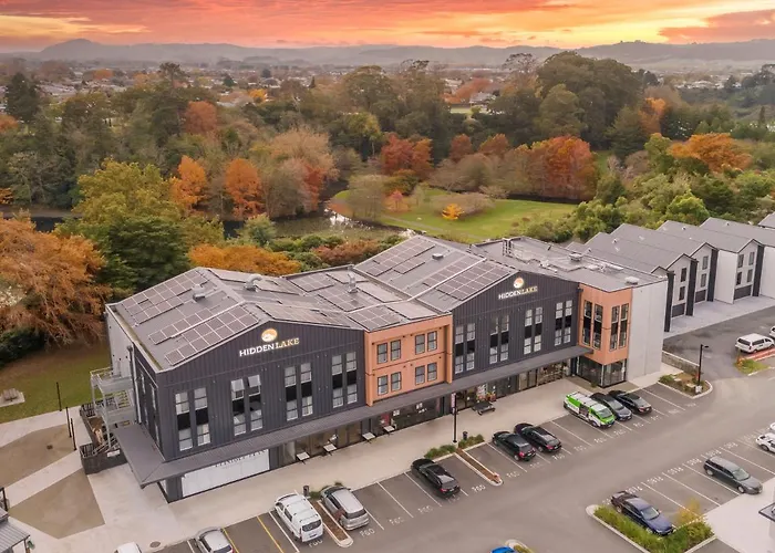Hidden Lake Hotel & Apartments