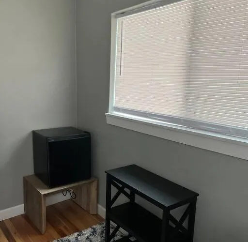 Comfortable Suite With Private Entrance & Private Bathroom