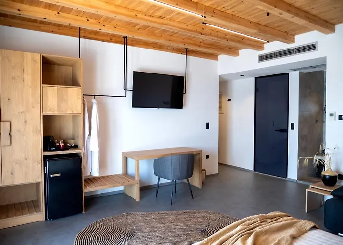 Nisaki Hotel & Elite Suites