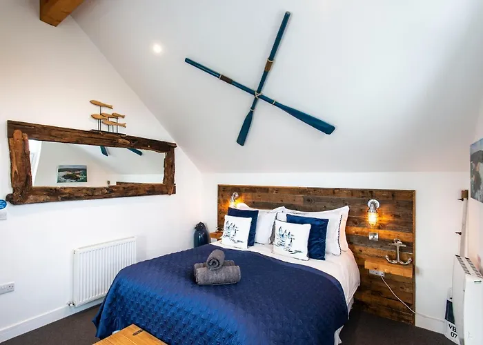 The Lighthouse Penthouse, Studio And Holiday Home