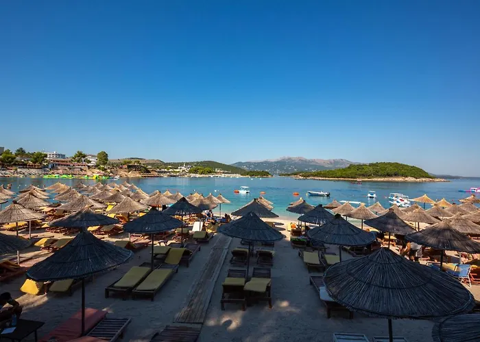 Hotel New Crystal With Private Beach