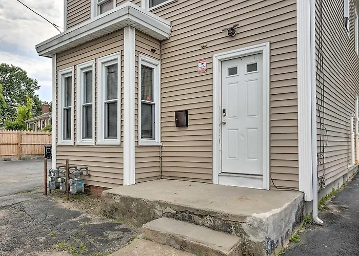 Downtown Brockton Apt < 1 Mi To Local Dining