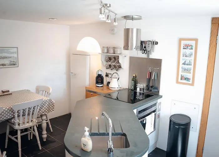 Unique 2 Bedroom Cottage In Fittie