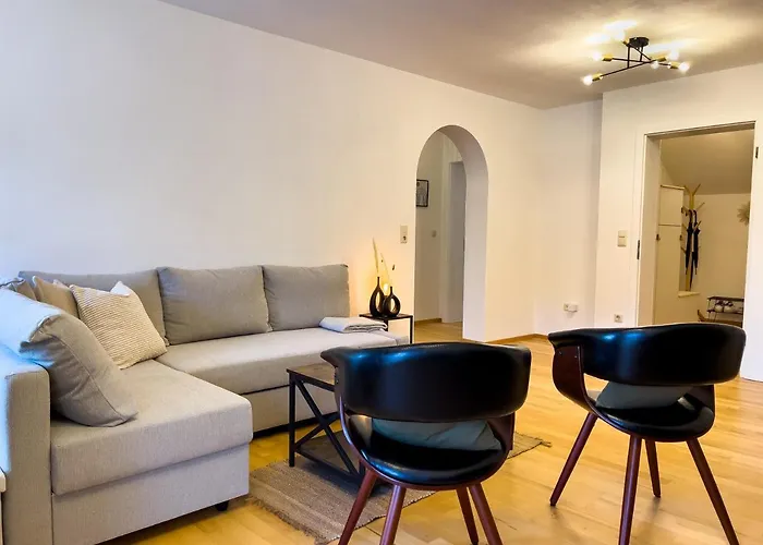 Stylische Zentrale Wohnung Mit Küche Und Parkplatz In Seitenstraße