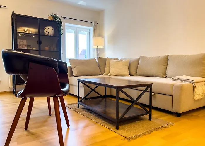 Stylische Zentrale Wohnung Mit Küche Und Parkplatz In Seitenstraße