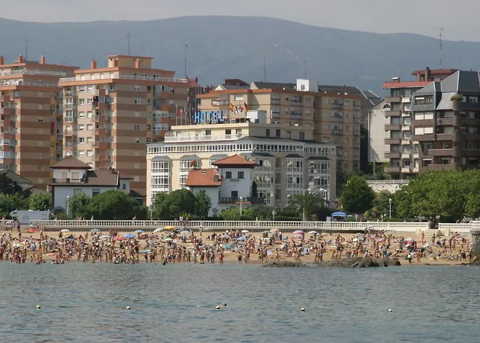 Las Rocas Playa Hotel