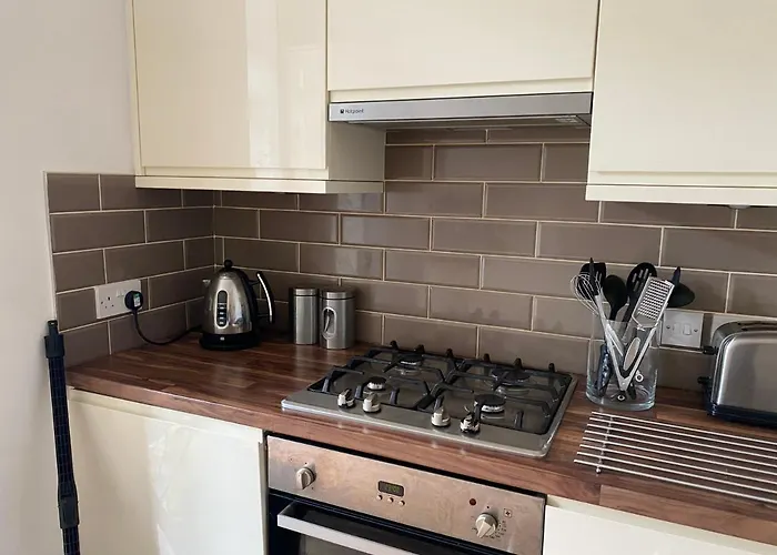 Lovely Main Door 2 Bed Apartment