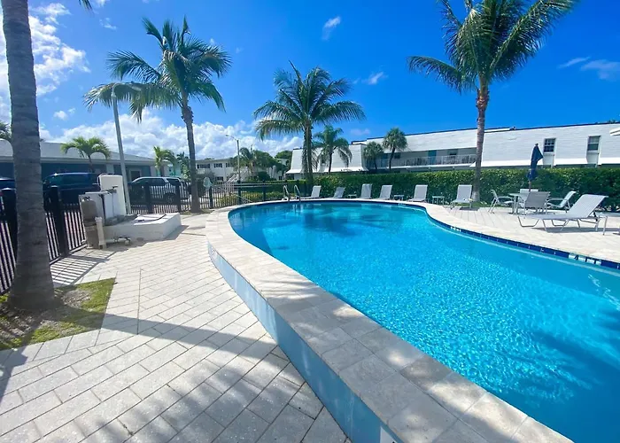 Tropical Oasis By The Beach And Shops, With Pool