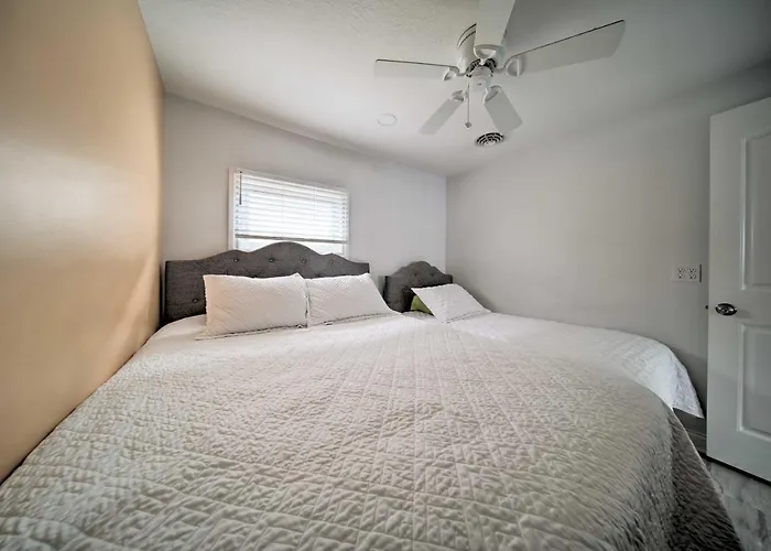 1 Mi To Presque Isle: Waterfront Lake Erie Cottage