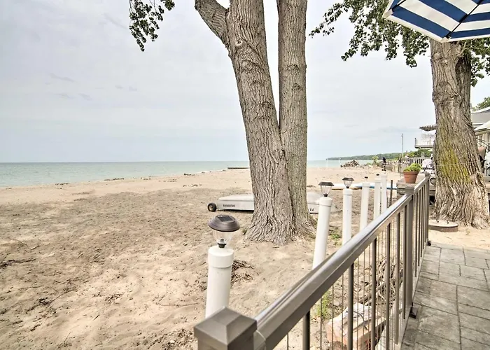 1 Mi To Presque Isle: Waterfront Lake Erie Cottage