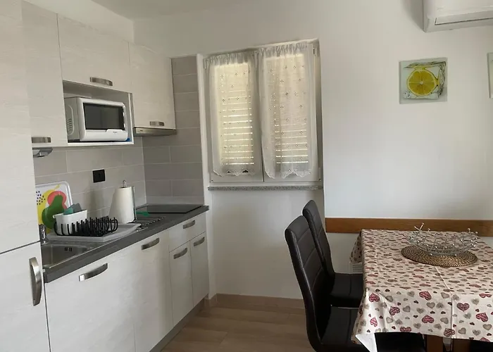 Bianco Apartment To Relax, Just 400 M From The Beach With Free Parking