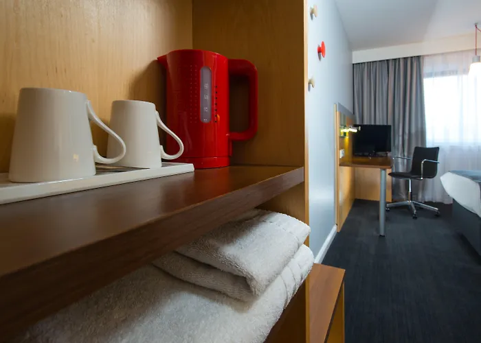 Holiday Inn Express Taunton East By Ihg