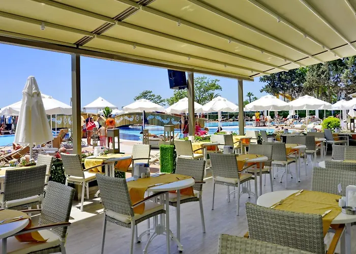 Azura Deluxe Resort & Spa