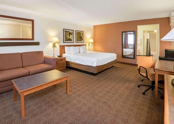 La Quinta Inn By Wyndham San Antonio Market Square