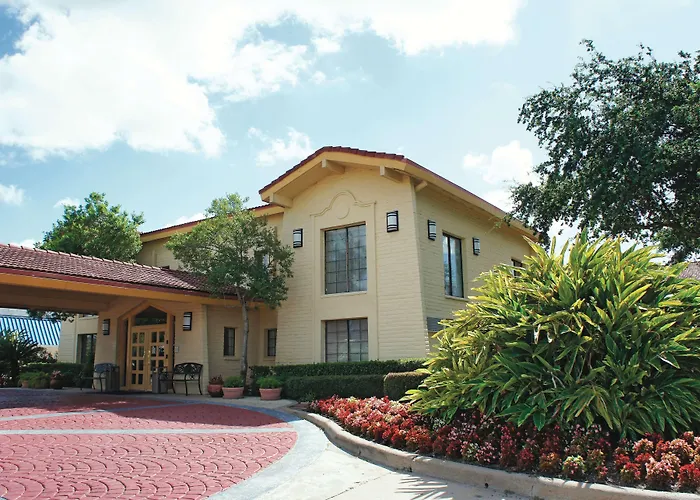 Baymont By Wyndham Houston La Porte
