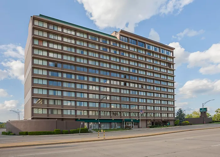 Quality Inn & Suites Cincinnati Downtown Area