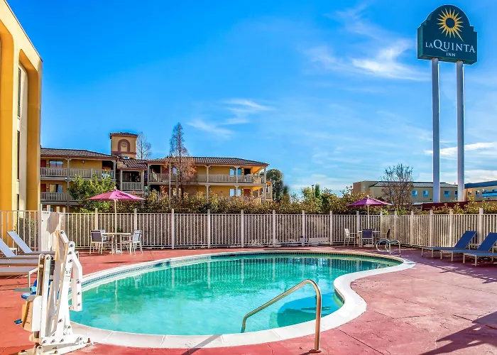 Oakland Airport Arena Hotel