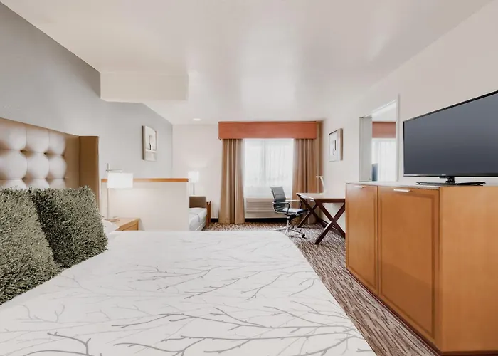 Best Western Plus Peppertree Airport Inn