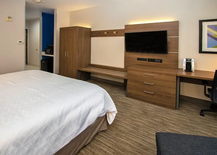 Holiday Inn Express Hotel & Suites Roseville - Galleria Area By Ihg