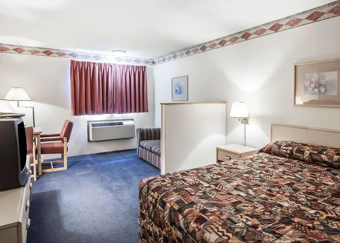 Rodeway Inn & Suites