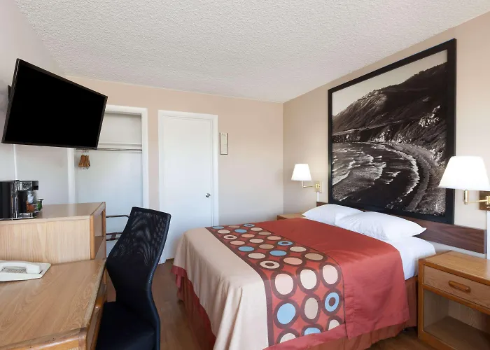 Super 8 By Wyndham Santa Barbara/Goleta
