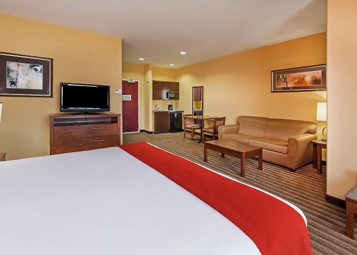 Holiday Inn Express & Suites Cleveland By Ihg