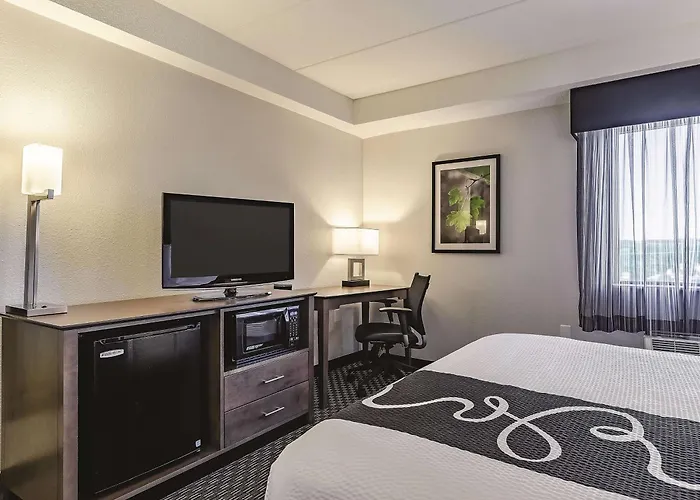 La Quinta By Wyndham Warwick Providence Airport