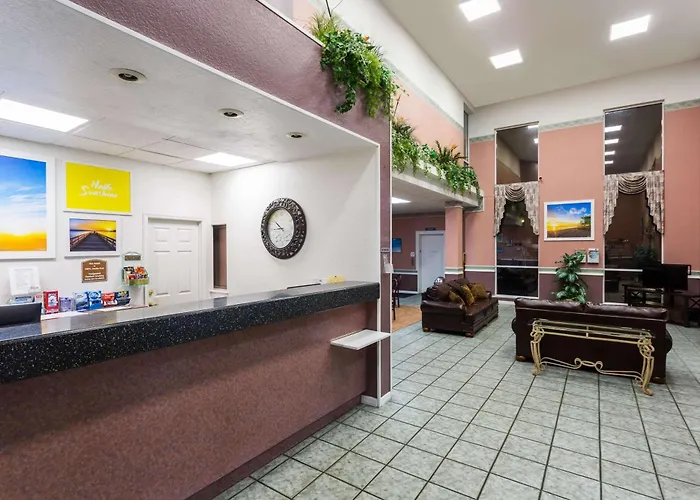 Days Inn & Suites By Wyndham Port Richey