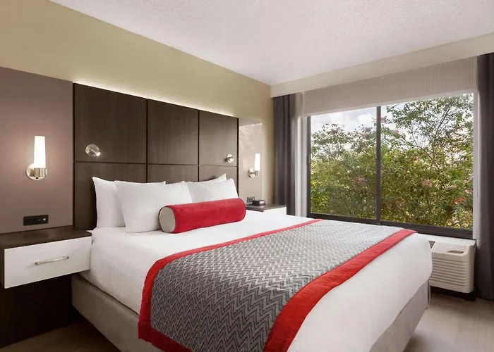 Ramada By Wyndham Suites Orlando Airport