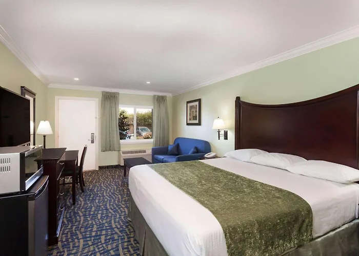 Travelodge By Wyndham Orange County Airport/ Costa Mesa