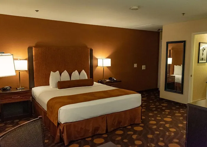 Best Western Plus Suites Hotel Coronado Island