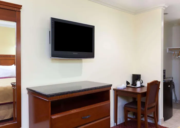 Travelodge By Wyndham Brea