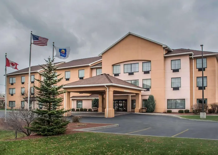 Comfort Inn & Suites Farmington - Victor